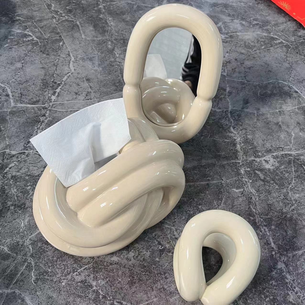 Keramisk vævsæske med uldkugle 