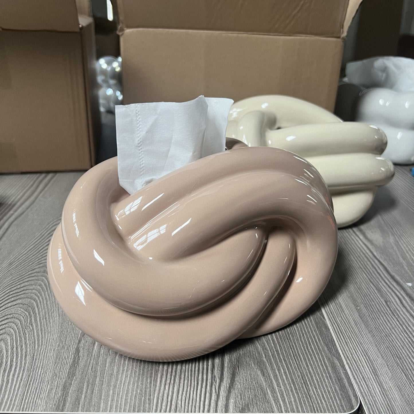 Keramisk vævsæske med uldkugle 