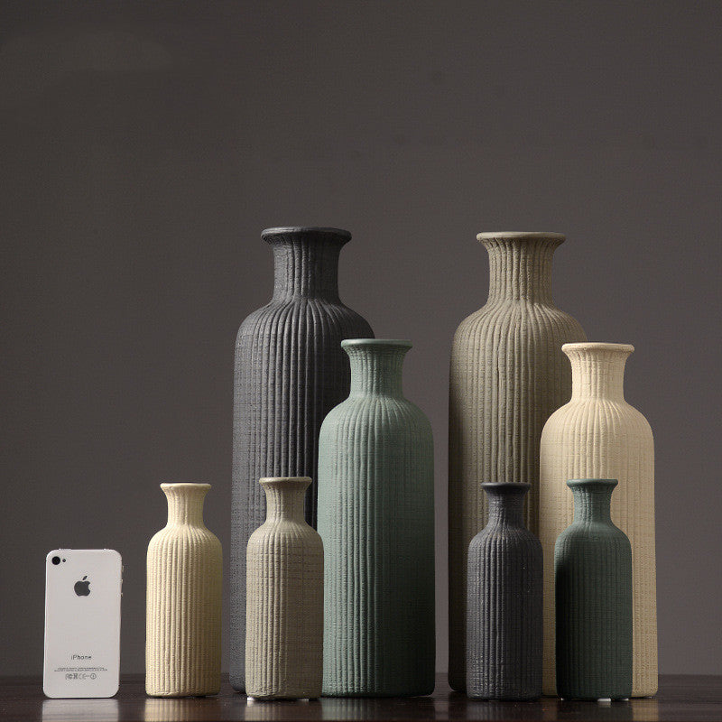 Minimalistisk keramisk vase