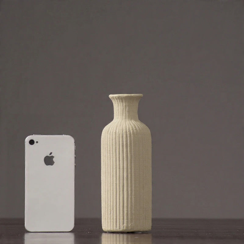 Minimalistisk keramisk vase